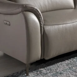 Sofá Chaise Longue (R) Tapizado En Piel De Origen Vacuno Color Gris Oscuro. Reposacabezas Articulados Independientes Manuales Y Asiento Laterial Con Mecanismo Eléctrico De Relax. -Mimoso Sofa Ventas 4c8f943db51e17f7b29aec6080b240756b966859 817ec44cc3224263a4d6805b74f20062