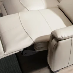 Sofá 2 Plazas Tapizado En Piel De Origen Vacuno Color Gris Taupe Con Mecanismos Eléctricos De Relax. Patas De PVC Efecto Wengué. -Mimoso Sofa Ventas 98538842c12426200769752a4530abe30f9181df 8e6c96be986444a3bab6f9abda873df0