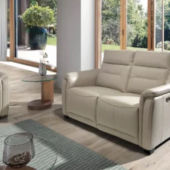 Sofá 2 Plazas Tapizado En Piel De Origen Vacuno Color Gris Taupe Con Mecanismos Eléctricos De Relax. Patas De PVC Efecto Wengué. -Mimoso Sofa Ventas d24b621342de2718d58fc98cd242663cb0afdc07 a0d4d48350b64c9ab978a0686c39eb8a